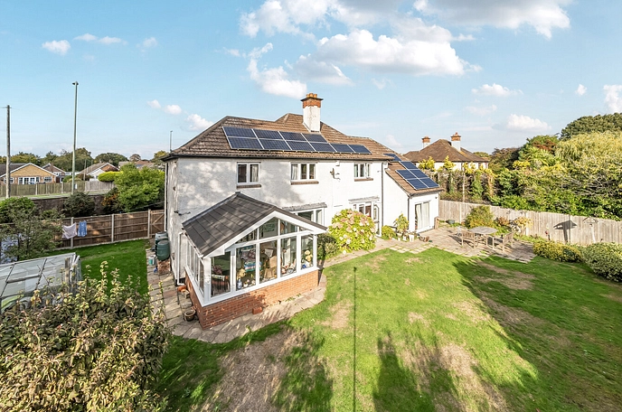 5 bedroom  detached house for sale
