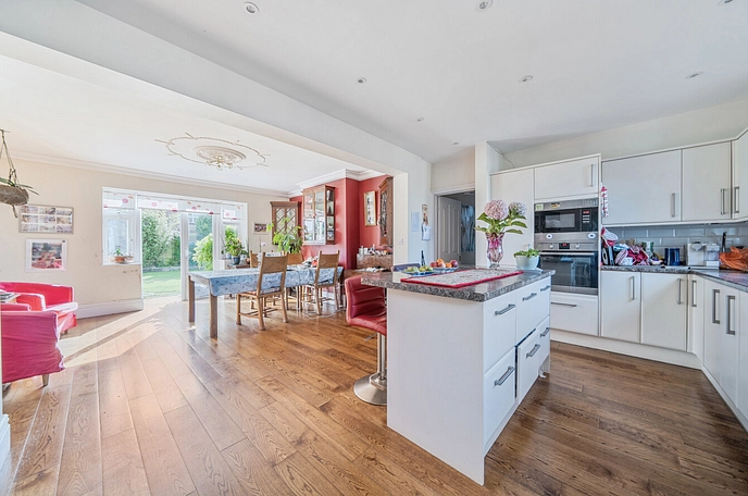 5 bedroom  detached house for sale