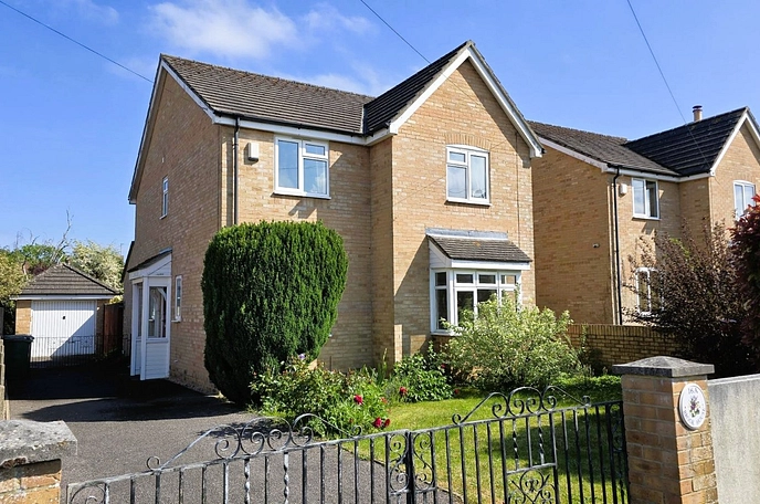 4 bedroom  detached house for sale