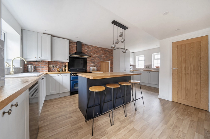 4 bedroom  detached house for sale