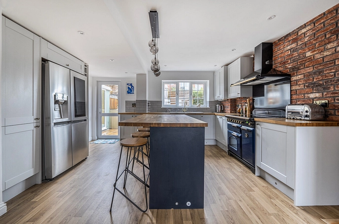 4 bedroom  detached house for sale