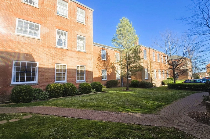 2 bedroom maisonette for sale