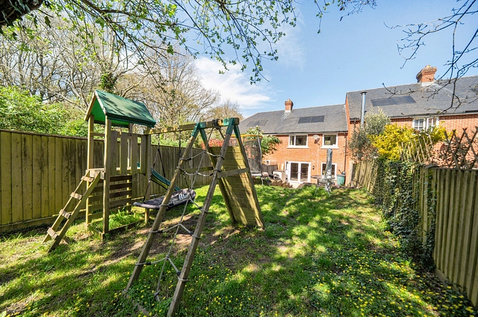 4 bedroom  terraced house for sale