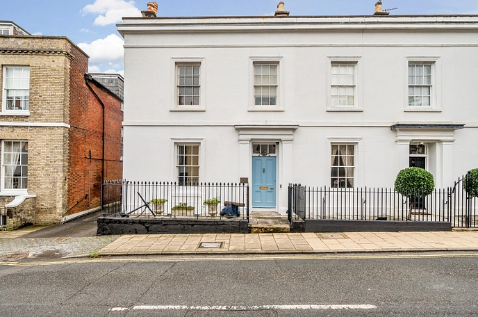 3 bedroom  semi-detached house for sale