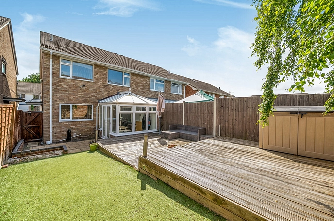 4 bedroom  semi-detached house for sale