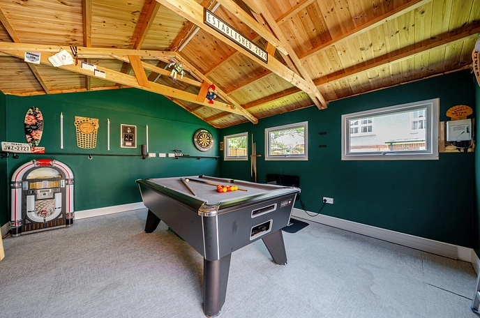 3 bedroom  semi-detached house for sale