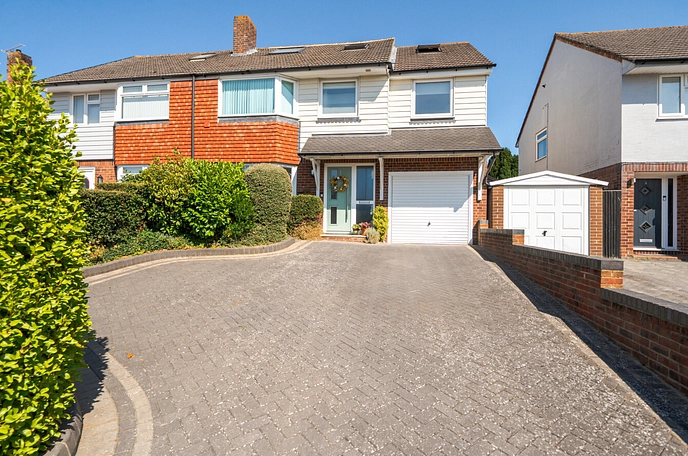5 bedroom  semi-detached house for sale