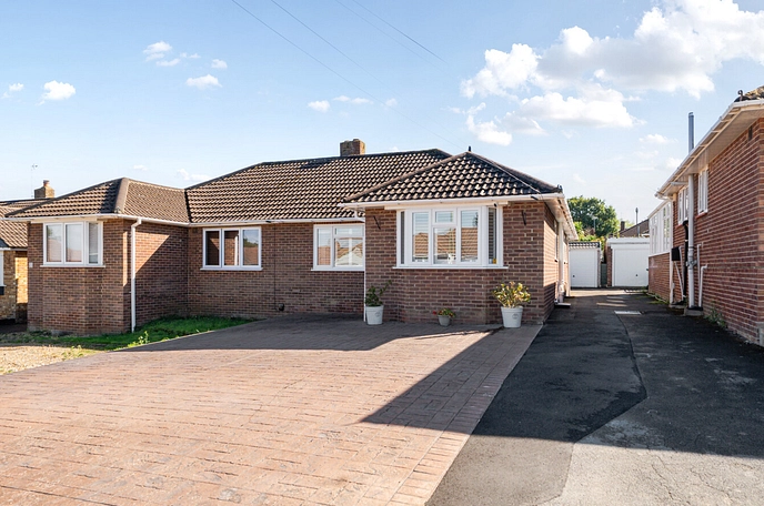 3 bedroom  semi-detached bungalow for sale