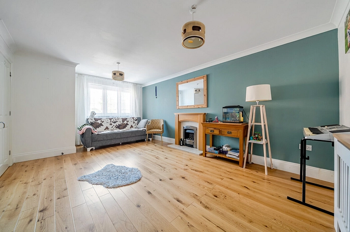 3 bedroom  semi-detached house for sale