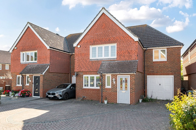 3 bedroom  semi-detached house for sale