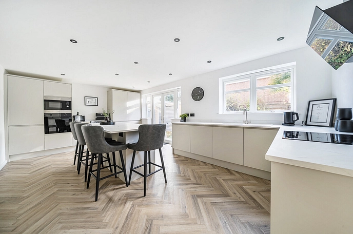 5 bedroom  detached house for sale