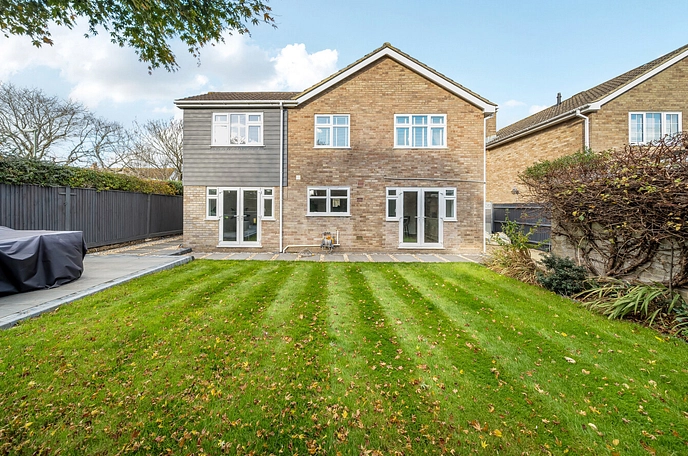 5 bedroom  detached house for sale