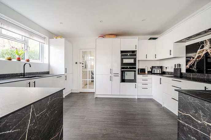 2 bedroom  semi-detached house for sale