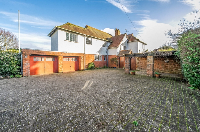 5 bedroom  detached house for sale