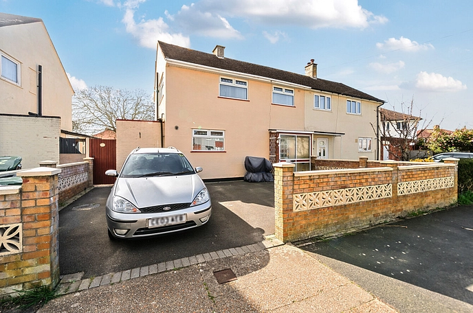 3 bedroom  semi-detached house for sale