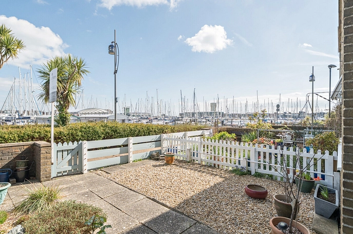 1 bedroom maisonette for sale