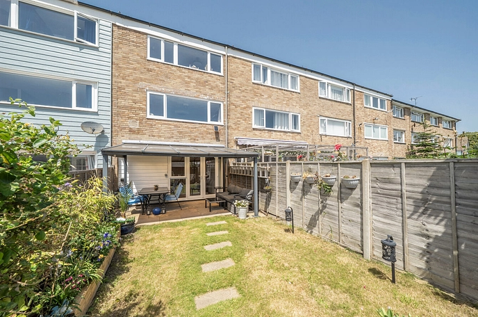 4 bedroom  terraced house for sale