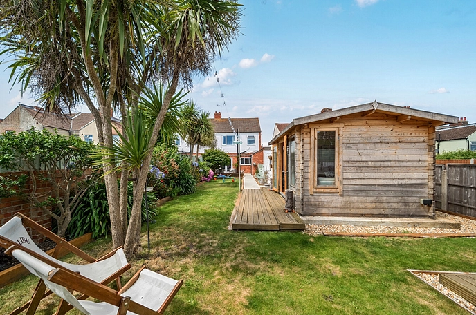 3 bedroom  semi-detached house for sale