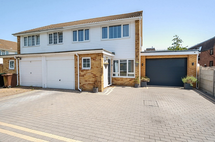 4 bedroom  semi-detached house for sale