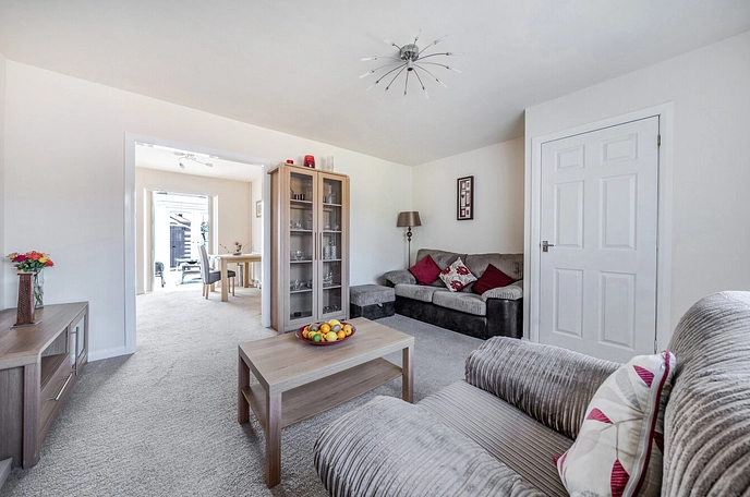 3 bedroom  semi-detached house for sale