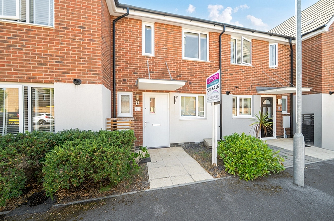 2 bedroom  terraced house for sale