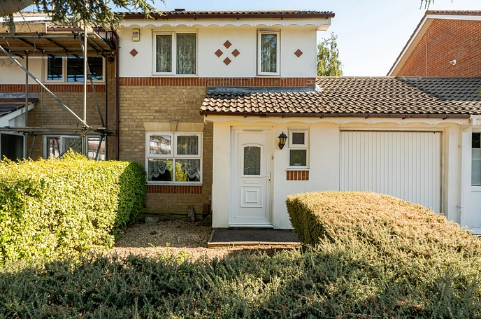 3 bedroom  semi-detached house for sale