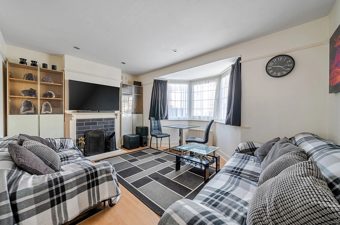 2 bedroom  semi-detached house for sale