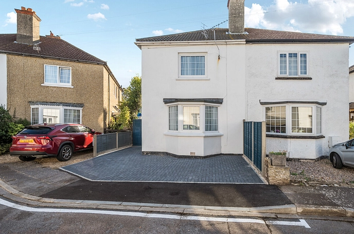 2 bedroom  semi-detached house for sale