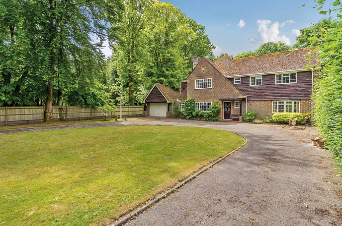 4 bedroom  detached house for sale