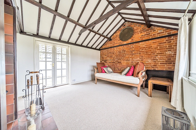 5 bedroom  detached property for sale