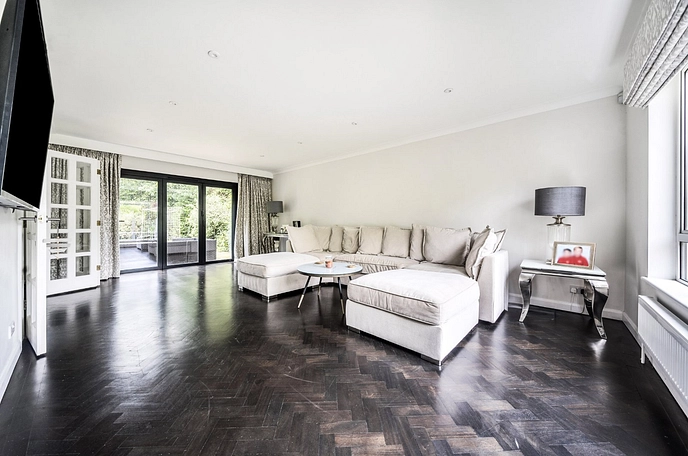 4 bedroom  detached house for sale
