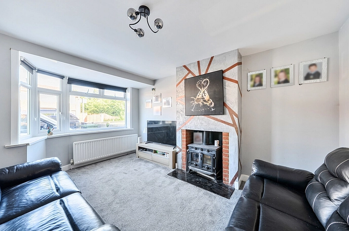 3 bedroom  semi-detached house for sale