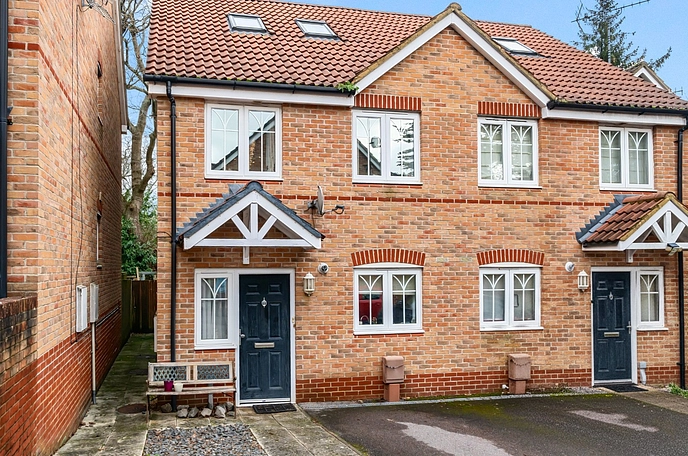 3 bedroom  semi-detached property for sale