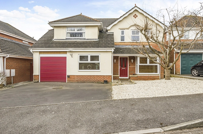 5 bedroom  detached house for sale