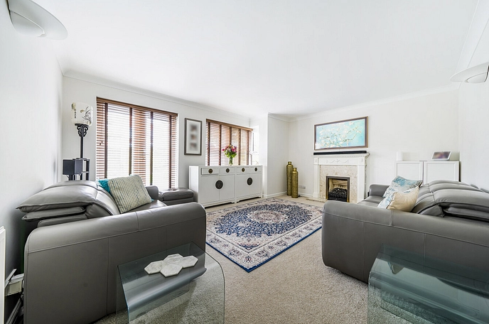 5 bedroom  detached house for sale