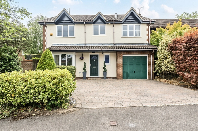 5 bedroom  detached house for sale