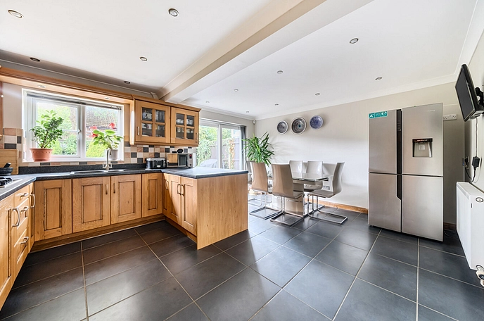 5 bedroom  detached house for sale