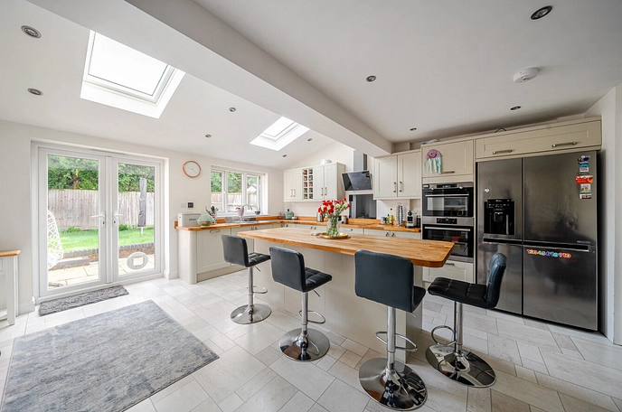 3 bedroom  semi-detached house for sale