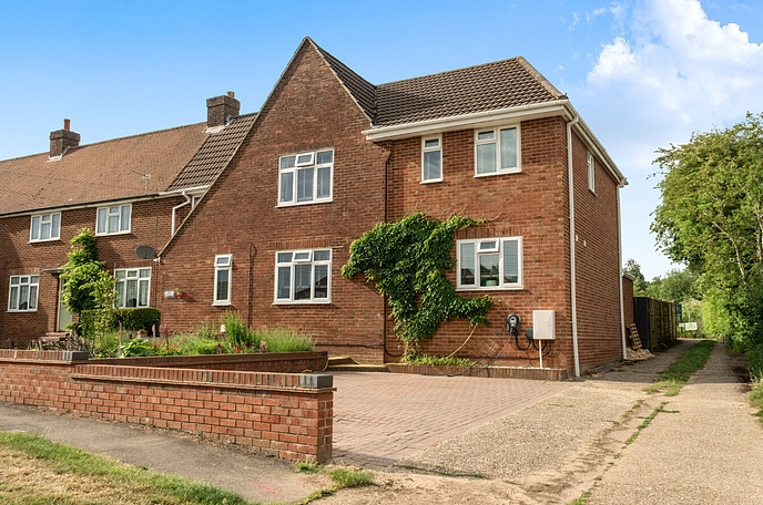 4 bedroom  semi-detached house for sale