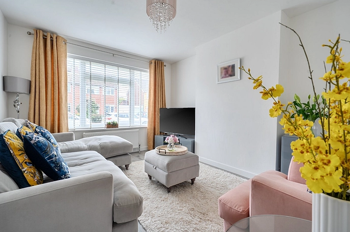 3 bedroom  semi-detached house for sale