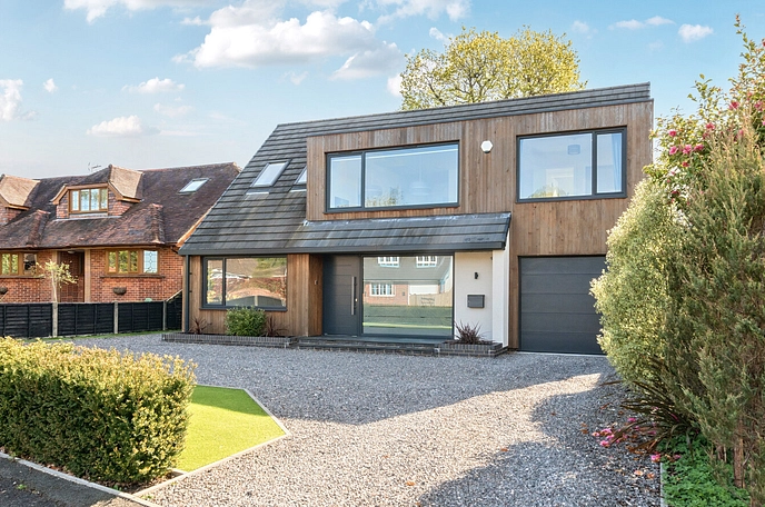 5 bedroom  detached house for sale