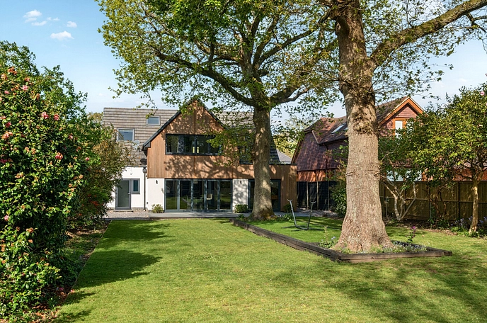 5 bedroom  detached house for sale