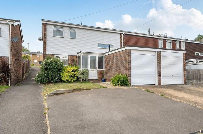 3 bedroom  semi-detached house for sale
