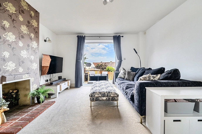3 bedroom  semi-detached house for sale