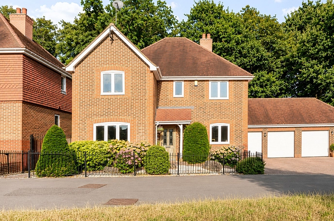 4 bedroom  detached house for sale
