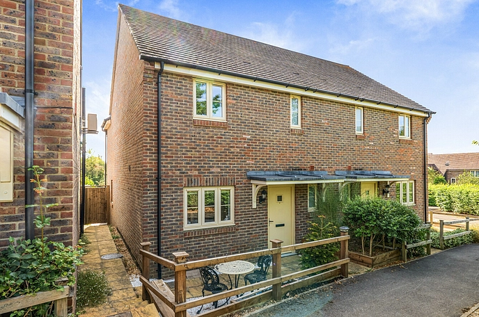 3 bedroom  semi-detached house for sale