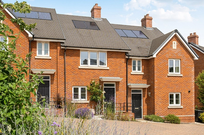 2 bedroom  terraced house for sale
