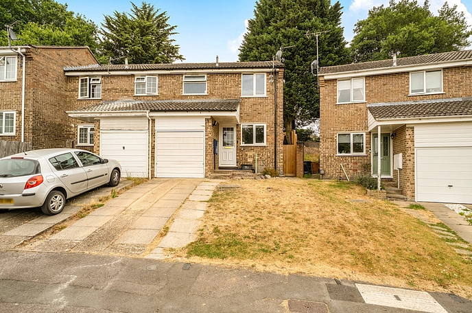 3 bedroom  semi-detached house for sale