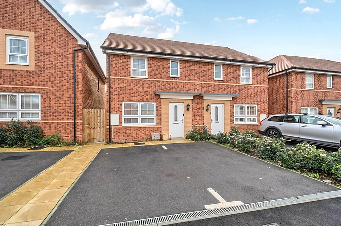 3 bedroom  semi-detached house for sale