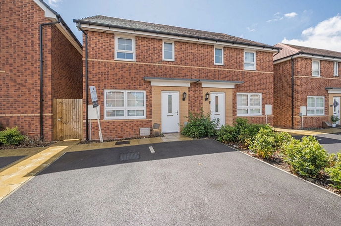 3 bedroom  semi-detached house for sale